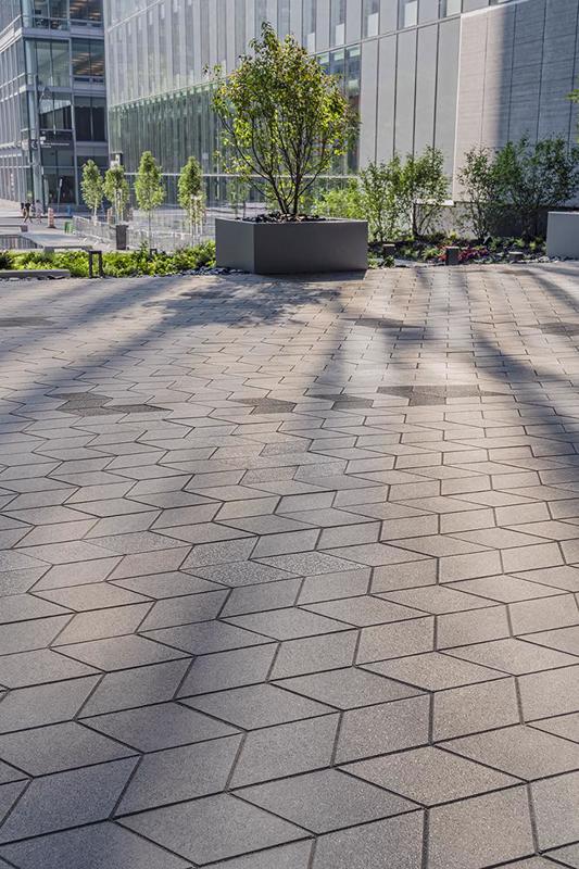 Commercial paver Diamond Smooth pavé 2022 C A114 Humaniti Hotel Montreal R A P07926 H D R